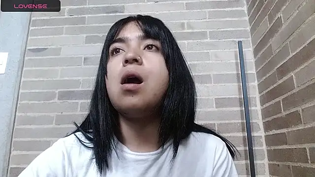 Snapshot of sweet-little chatting on June 2, 2026, 12:05 pm sweet-little online show from June 2, 2026, 12:05 pm