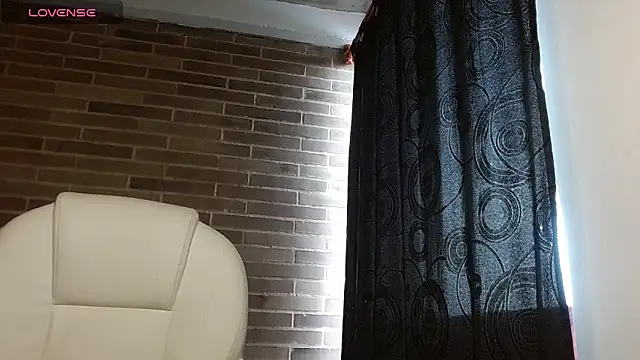 sweet-little online show from April 23, 2026, 12:29 pm