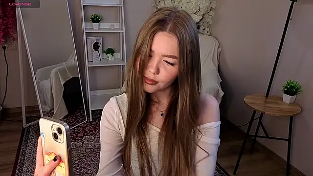 BlondeLina online show from May 17, 2026, 3:17 am