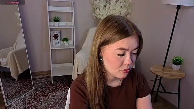 BlondeLina online show from May 13, 2026, 6:31 am