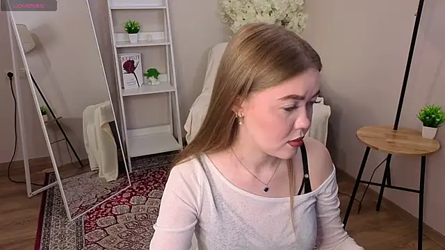 BlondeLina online show from May 31, 2026, 5:02 am