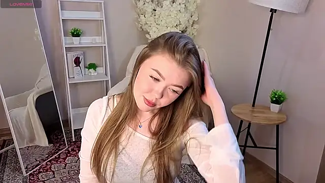BlondeLina online show from May 18, 2026, 4:01 am