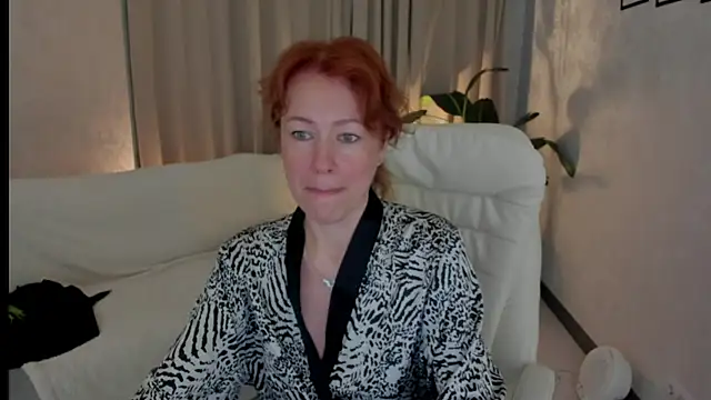 LeticiaRomano online show from May 25, 2026, 4:12 am