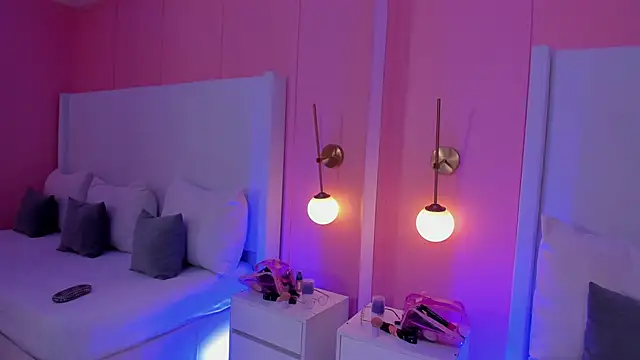 luna veega online show from April 16, 2026, 5:03 pm