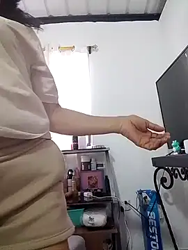 HOT LATINA20 online show from April 12, 2026, 10:24 pm