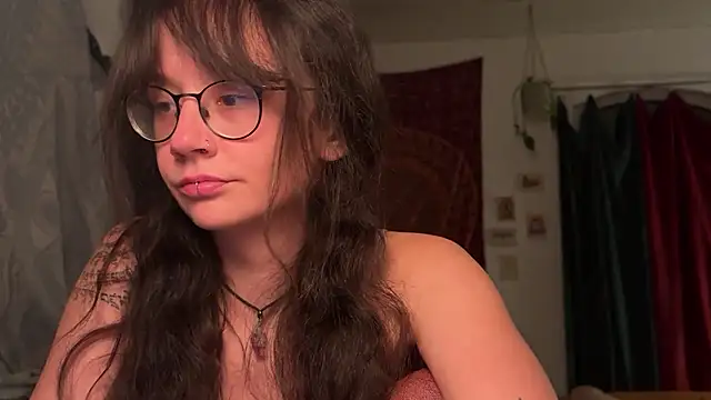 nyxo  online show from April 6, 2026, 9:16 pm