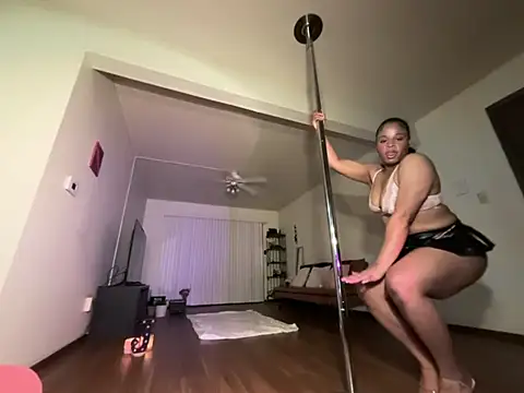 Snapshot of stripperbarbie chatting on April 14, 2026, 2:16 am stripperbarbie online show from April 14, 2026, 2:16 am