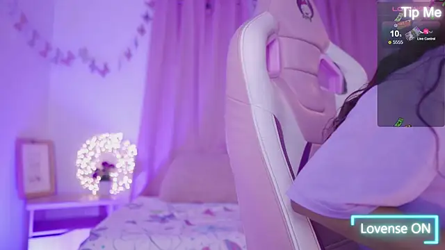 Snapshot of nahomy_2308 chatting on April 7, 2026, 11:45 am nahomy 2308 online show from April 7, 2026, 11:45 am