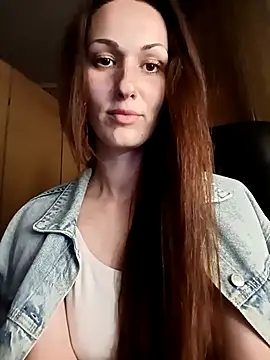 Snapshot of LunaCrystall chatting on April 3, 2026, 6:14 pm LunaCrystall online show from April 3, 2026, 6:14 pm