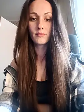 Snapshot of LunaCrystall chatting on April 14, 2026, 4:12 pm LunaCrystall online show from April 14, 2026, 4:12 pm