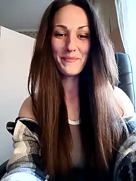 Snapshot of LunaCrystall chatting on April 11, 2026, 3:59 pm LunaCrystall online show from April 11, 2026, 3:59 pm