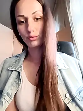 Snapshot of LunaCrystall chatting on April 7, 2026, 4:20 pm LunaCrystall online show from April 7, 2026, 4:20 pm