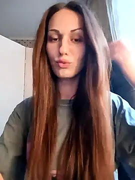 Snapshot of LunaCrystall chatting on April 9, 2026, 4:02 pm LunaCrystall online show from April 9, 2026, 4:02 pm