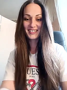 Snapshot of LunaCrystall chatting on April 15, 2026, 3:38 pm LunaCrystall online show from April 15, 2026, 3:38 pm