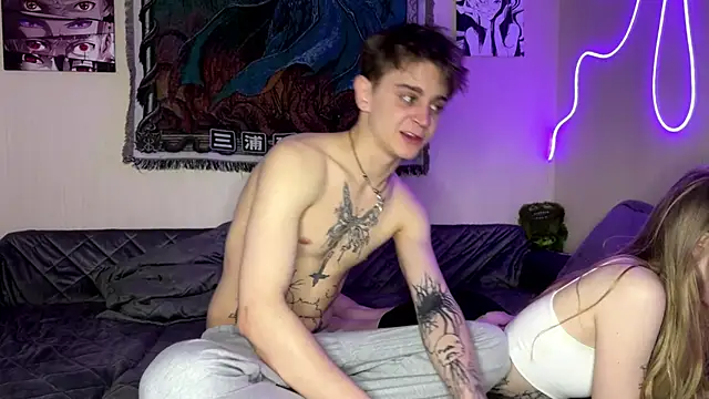 RoxyWave online show from April 7, 2026, 5:37 pm