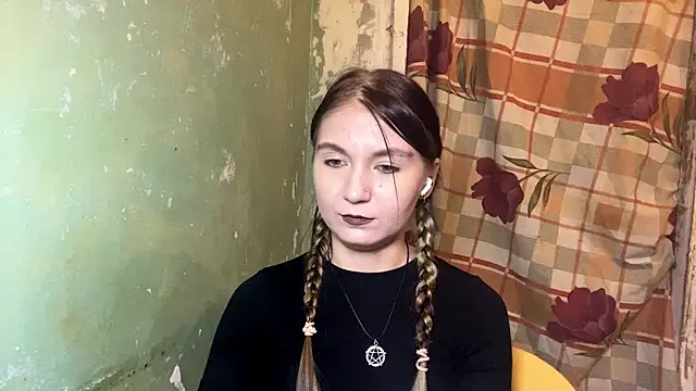 Lollybomb online show from April 10, 2026, 8:05 pm