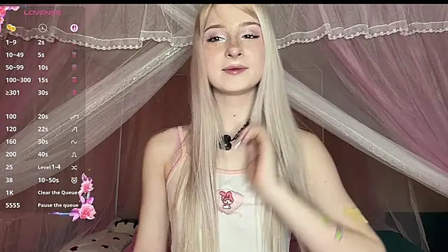 Snapshot of OnlyEva1 chatting on April 28, 2026, 7:02 am OnlyEva1 online show from April 28, 2026, 7:02 am