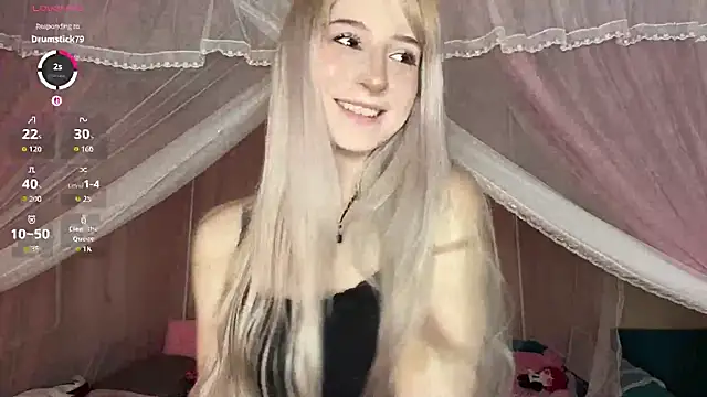 Snapshot of OnlyEva1 chatting on May 17, 2026, 8:03 am OnlyEva1 online show from May 17, 2026, 8:03 am