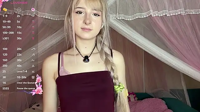 Snapshot of OnlyEva1 chatting on April 27, 2026, 9:07 am OnlyEva1 online show from April 27, 2026, 9:07 am