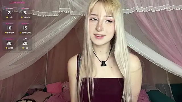Snapshot of OnlyEva1 chatting on May 1, 2026, 8:08 am OnlyEva1 online show from May 1, 2026, 8:08 am