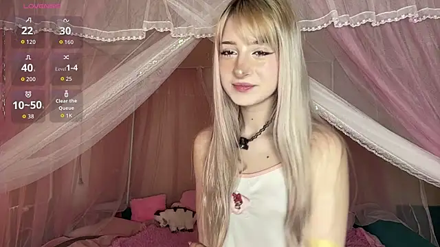 Snapshot of OnlyEva1 chatting on May 2, 2026, 8:19 am OnlyEva1 online show from May 2, 2026, 8:19 am