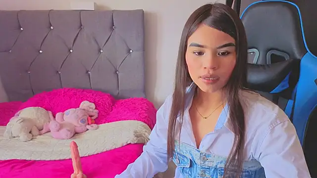 Roxan Luxe online show from April 2, 2026, 6:58 pm