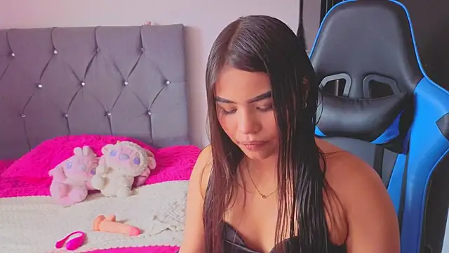 Roxan Luxe online show from April 5, 2026, 8:37 pm