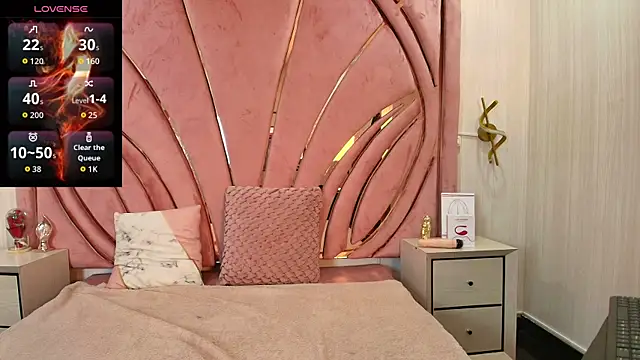 Snapshot of Helenn_Moore chatting on April 13, 2026, 12:53 pm Helenn Moore online show from April 13, 2026, 12:53 pm