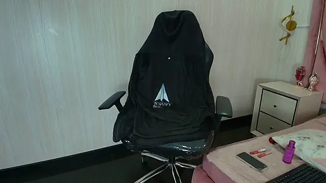 Snapshot of Helenn_Moore chatting on April 8, 2026, 12:28 pm Helenn Moore online show from April 8, 2026, 12:28 pm