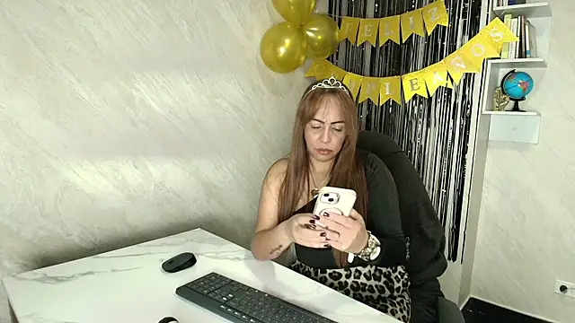 Snapshot of Helenn_Moore chatting on April 10, 2026, 1:51 pm Helenn Moore online show from April 10, 2026, 1:51 pm