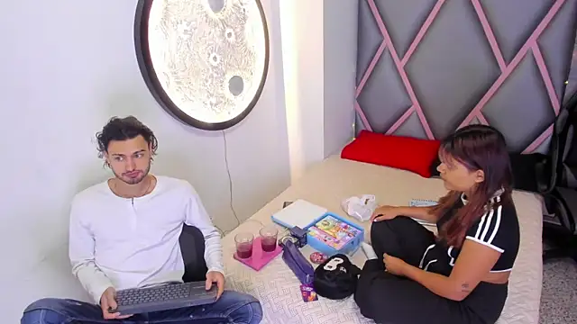 Wolf Kitty online show from April 13, 2026, 11:36 am