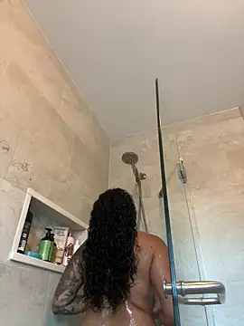 LatinaLoka online show from April 1, 2026, 10:18 pm