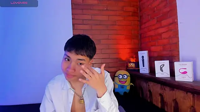 Snapshot of Lee_Colee chatting on April 17, 2026, 12:57 am Lee Colee online show from April 17, 2026, 12:57 am