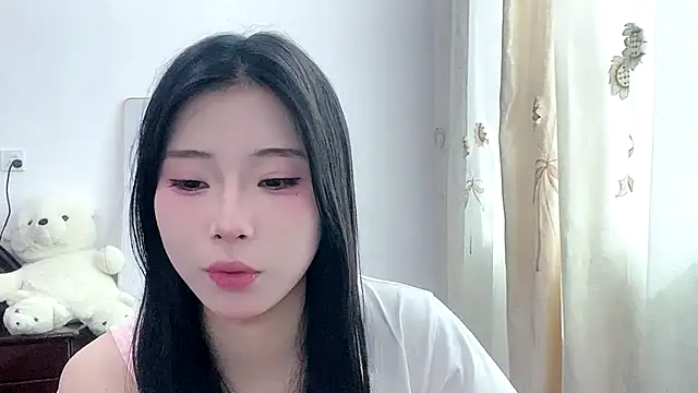 yiyibaby2026 online show from April 4, 2026, 2:18 am