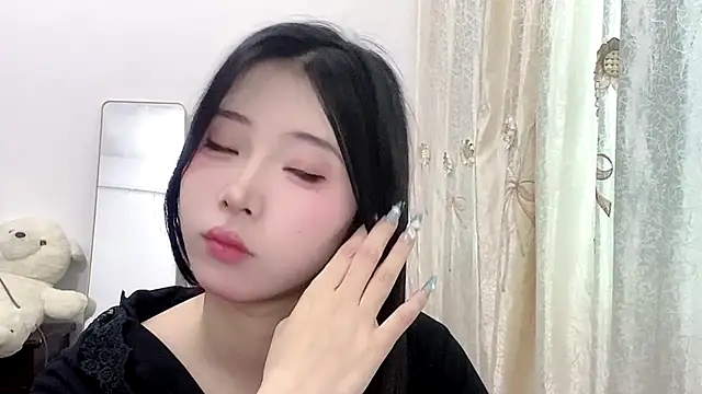 yiyibaby2026 online show from April 3, 2026, 2:29 am