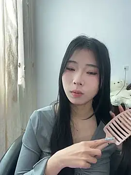 yiyibaby2026 online show from April 2, 2026, 2:41 am