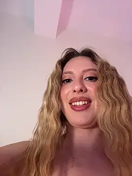 Snapshot of EvaRyen_ chatting on April 15, 2026, 7:58 pm EvaRyen online show from April 15, 2026, 7:58 pm