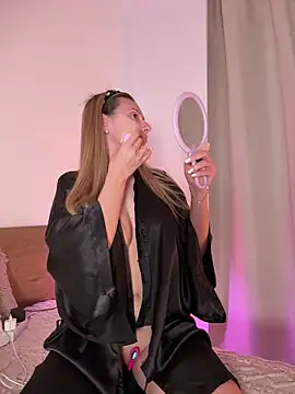 Snapshot of EvaRyen_ chatting on April 16, 2026, 3:24 pm EvaRyen online show from April 16, 2026, 3:24 pm