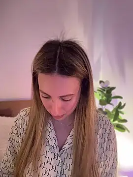 Snapshot of EvaRyen_ chatting on April 7, 2026, 3:36 pm EvaRyen online show from April 7, 2026, 3:36 pm