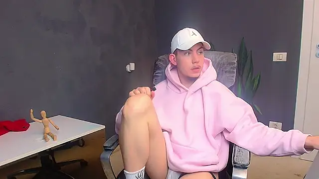 Snapshot of KrewVaughn chatting on March 27, 2026, 8:26 am KrewVaughn online show from March 27, 2026, 8:26 am