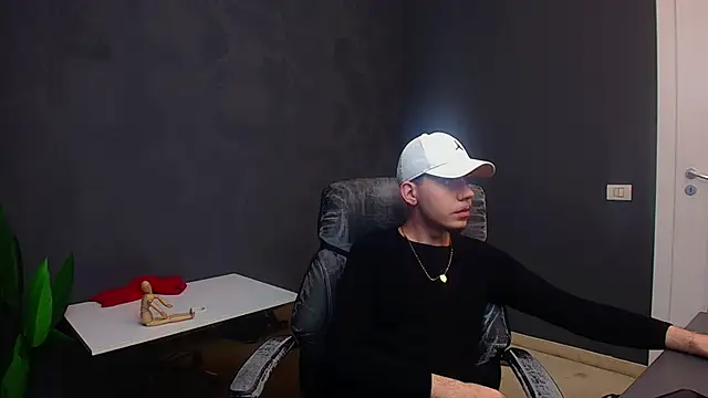 Snapshot of KrewVaughn chatting on March 27, 2026, 6:11 am KrewVaughn online show from March 27, 2026, 6:11 am