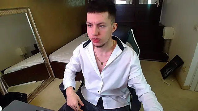 Snapshot of KrewVaughn chatting on March 20, 2026, 5:08 am KrewVaughn online show from March 20, 2026, 5:08 am