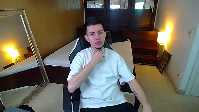 Snapshot of KrewVaughn chatting on March 22, 2026, 5:43 am KrewVaughn online show from March 22, 2026, 5:43 am