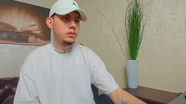 Snapshot of KrewVaughn chatting on March 28, 2026, 5:41 am KrewVaughn online show from March 28, 2026, 5:41 am