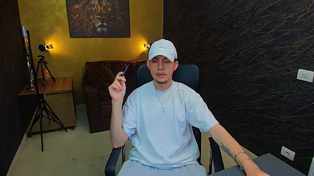 Snapshot of KrewVaughn chatting on April 15, 2026, 8:53 am KrewVaughn online show from April 15, 2026, 8:53 am