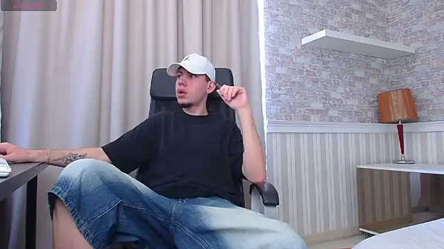 Snapshot of KrewVaughn chatting on April 7, 2026, 9:00 am KrewVaughn online show from April 7, 2026, 9:00 am