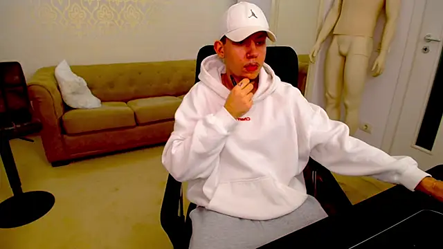 Snapshot of KrewVaughn chatting on April 5, 2026, 9:16 am KrewVaughn online show from April 5, 2026, 9:16 am