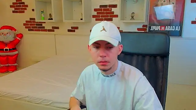 Snapshot of KrewVaughn chatting on March 16, 2026, 7:01 am KrewVaughn online show from March 16, 2026, 7:01 am