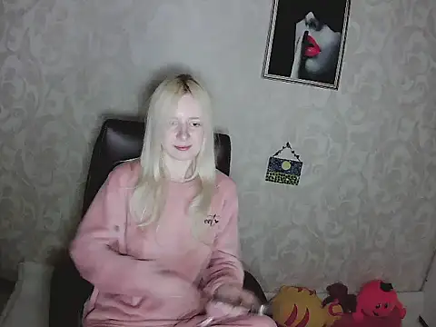 SilkMuseX online show from March 18, 2026, 6:31 pm