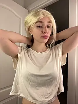 KittiLin online show from April 16, 2026, 9:39 pm